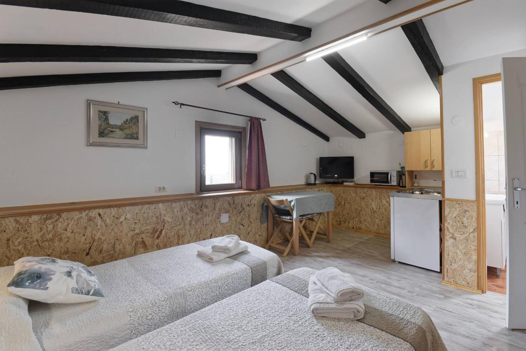 Apartments Smile By Rent Istria Grožnjan Esterno foto